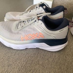 HOKA one one bondi 7 low lunar rock black iris W
